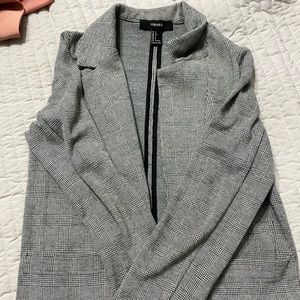 Gray Blazer perfect final pieace for your outfits!